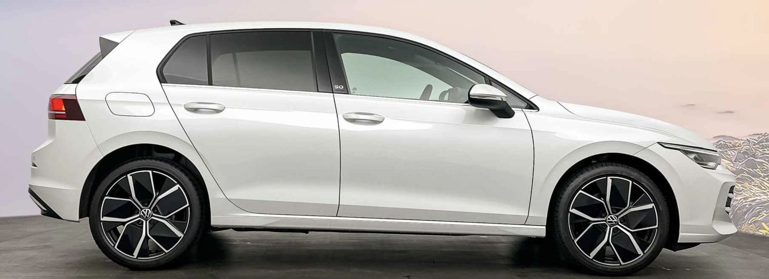 Volkswagen Golf e-Hybrid 50 Edition automatic, the training car of New Drivers